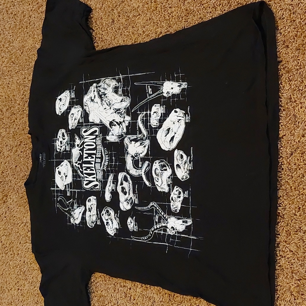 Bones tee